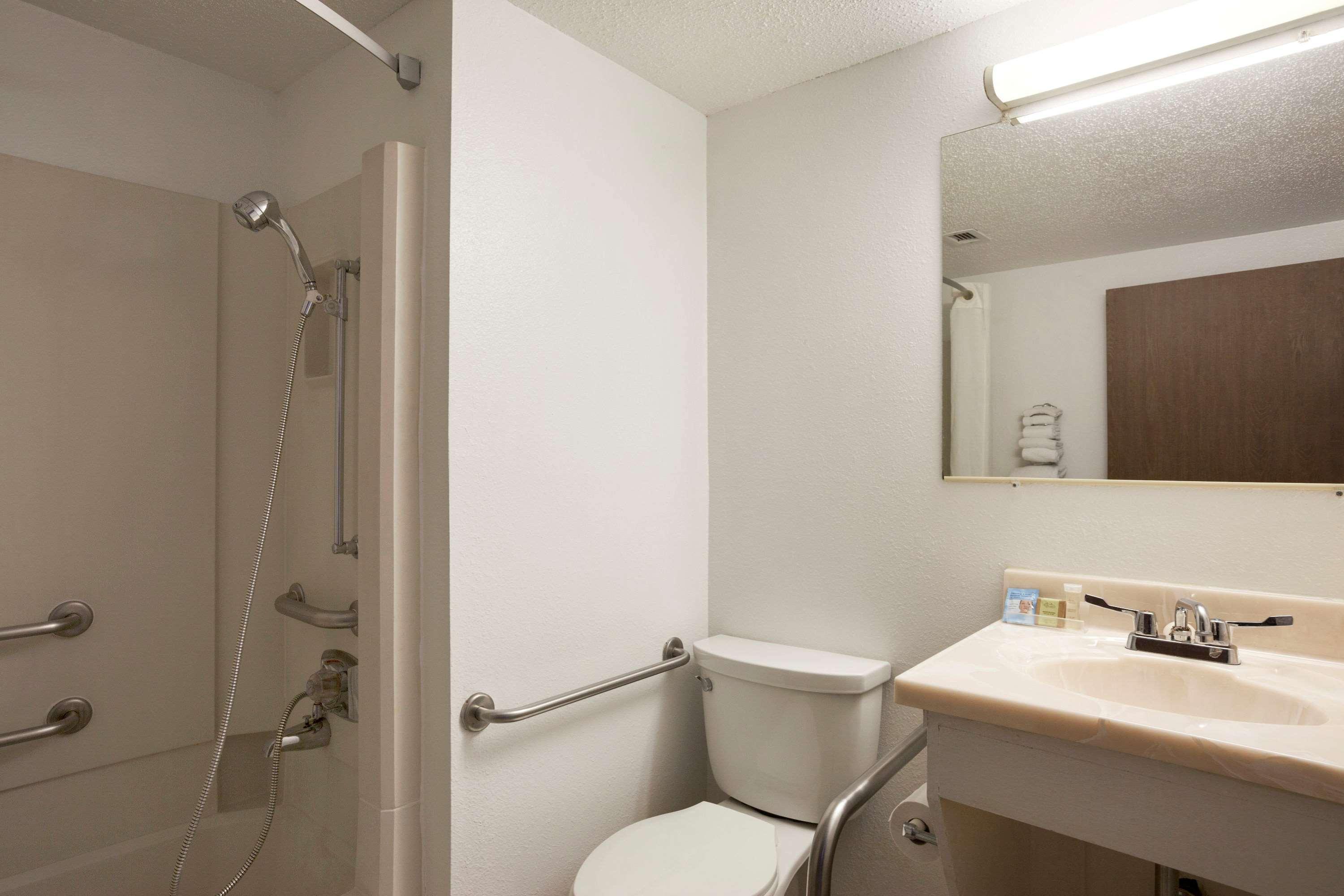 Super 8 By Wyndham Council Bluffs Ia Omaha Ne Area Exterior foto