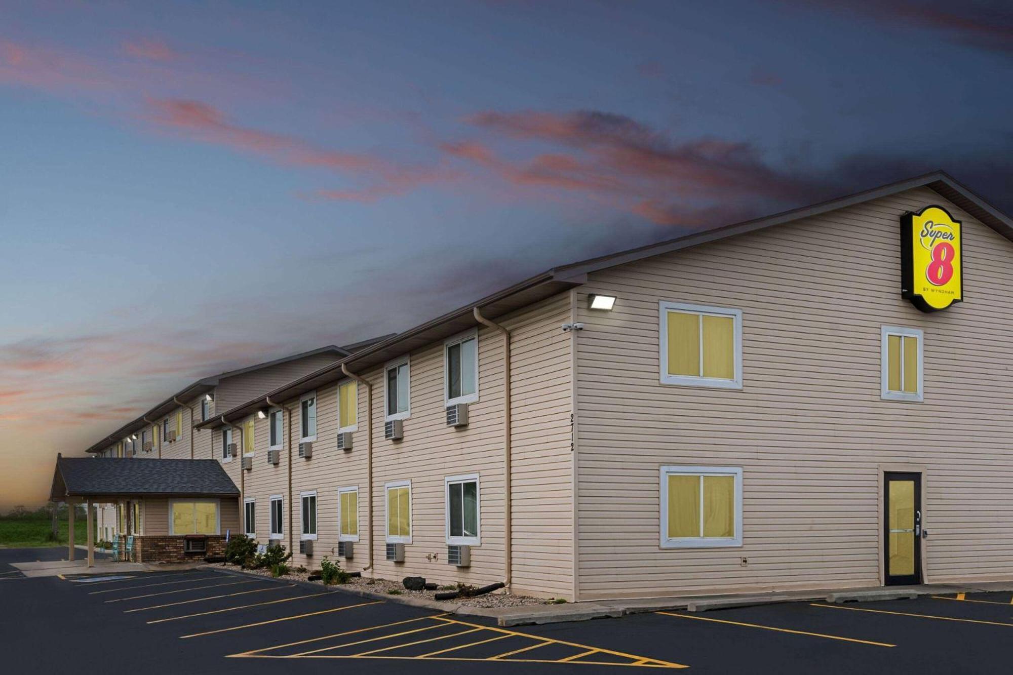 Super 8 By Wyndham Council Bluffs Ia Omaha Ne Area Exterior foto