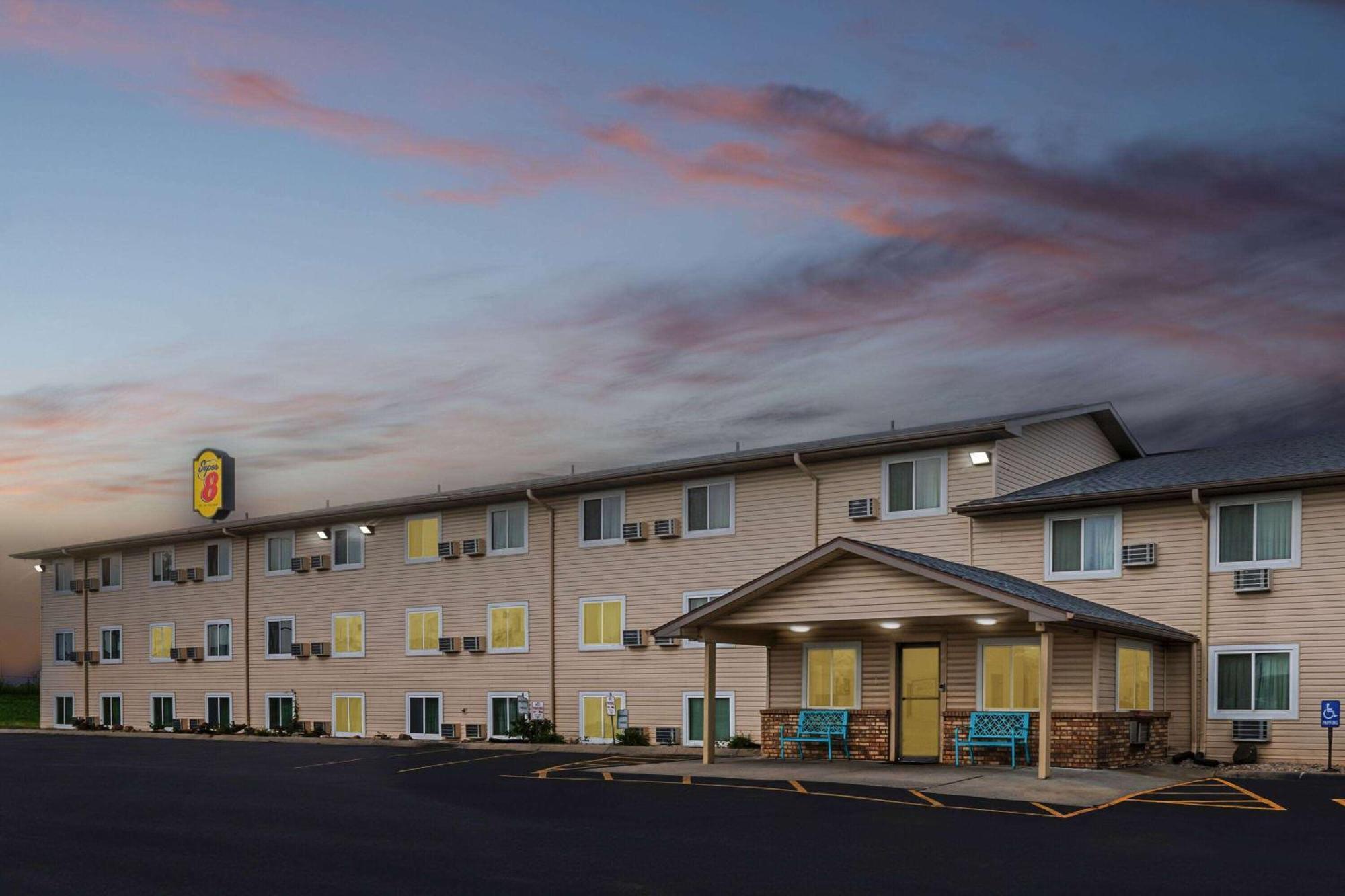 Super 8 By Wyndham Council Bluffs Ia Omaha Ne Area Exterior foto